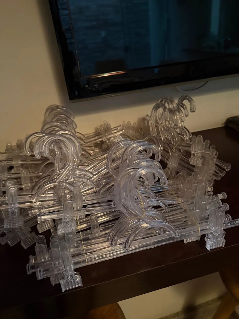Kit com 100 cabides transparentes  - Foto 4