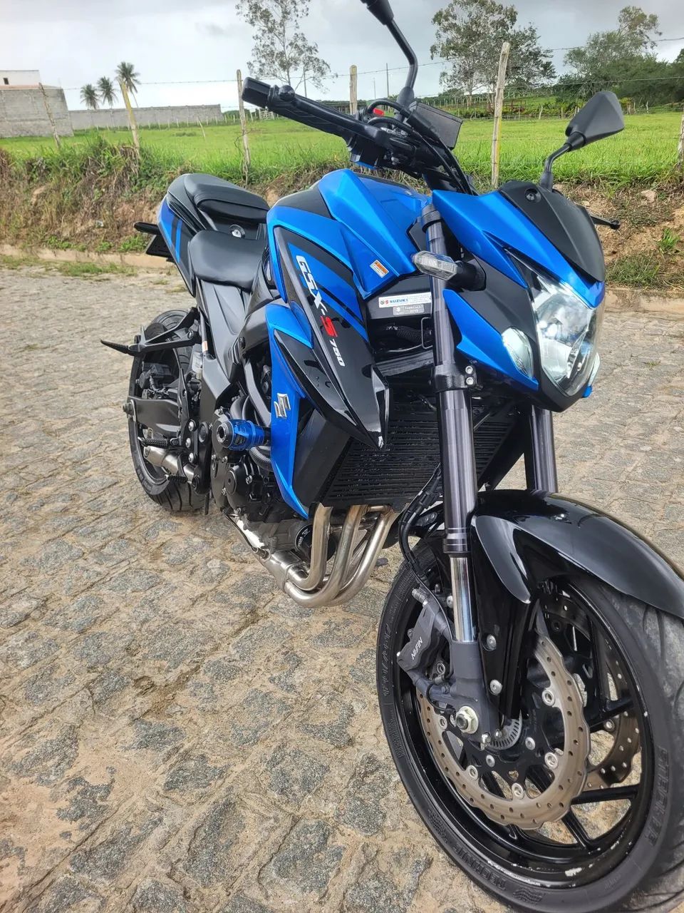 Suzuki GSXS750 - Foto 3
