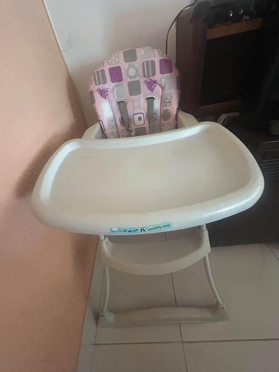 Vende se cadeira de alimentação marca burigoto cor rosa 