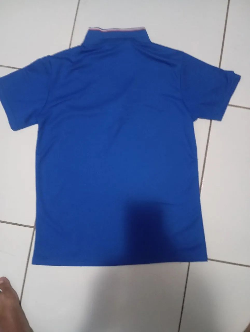 Camisa polo azul tamanho m nunca usada  - Foto 2