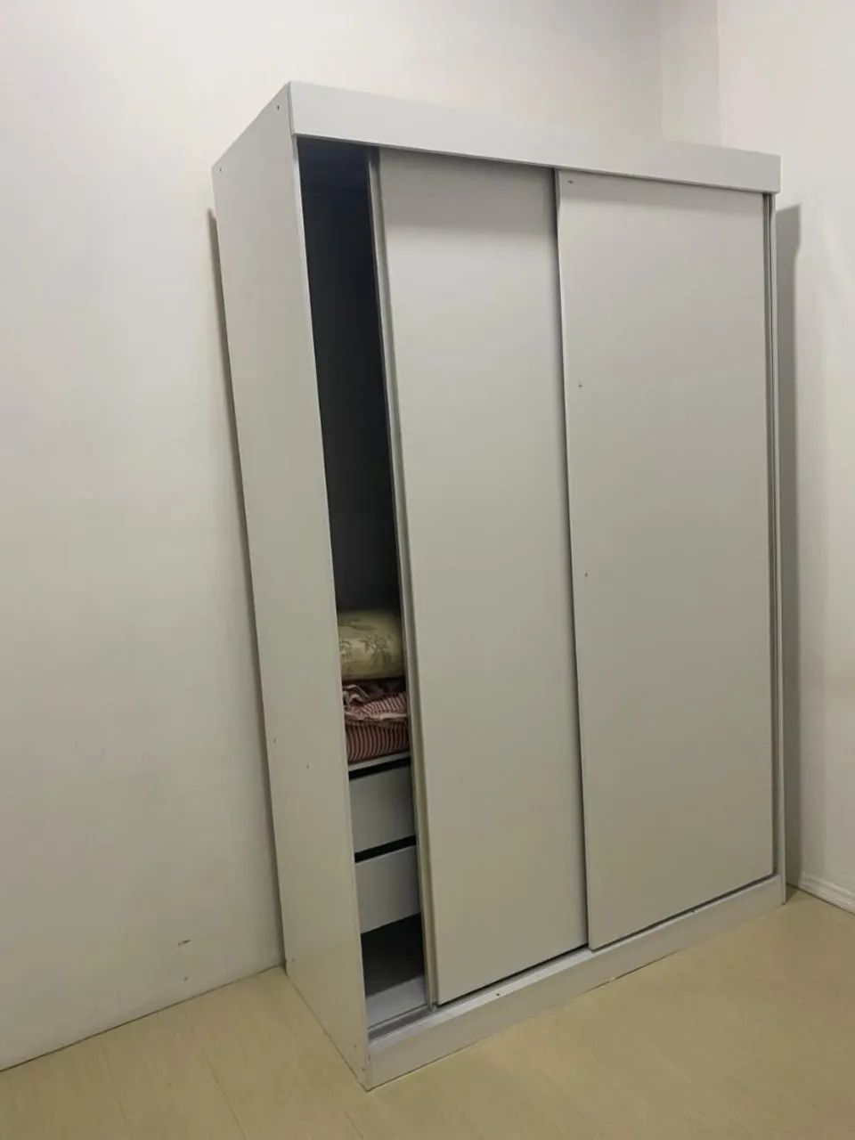 Guarda-roupa duas portas