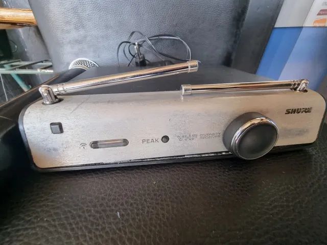 Microfone sem fio Shure Sm58 com base Shure VHF Diversity Receiver funcionando 100%