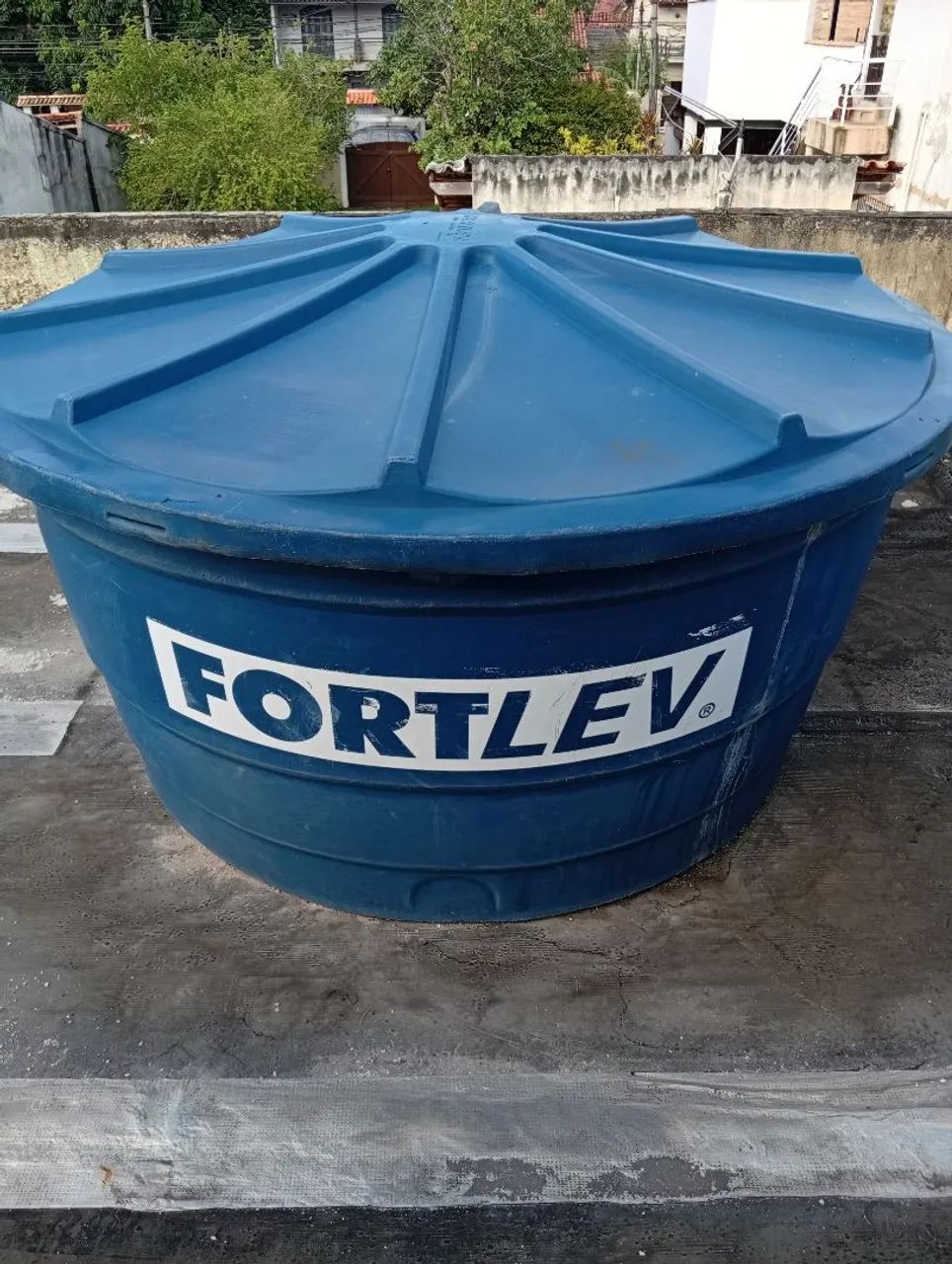 Caixa d'água 2000 LTS usada desocupar espaço 