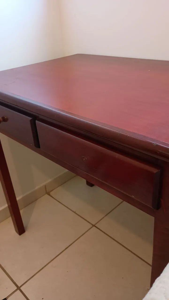 Escrivaninha/mesa de madeira maciça  - Foto 2