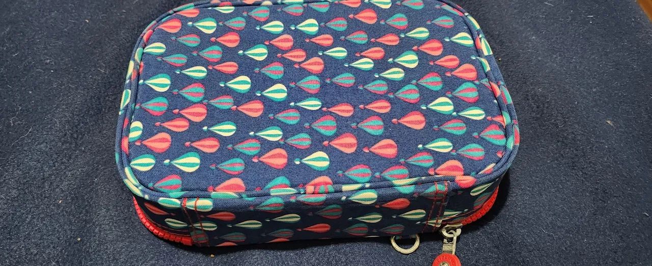 estojo kipling 100 pens estampado original em ótimo estado  - Foto 3