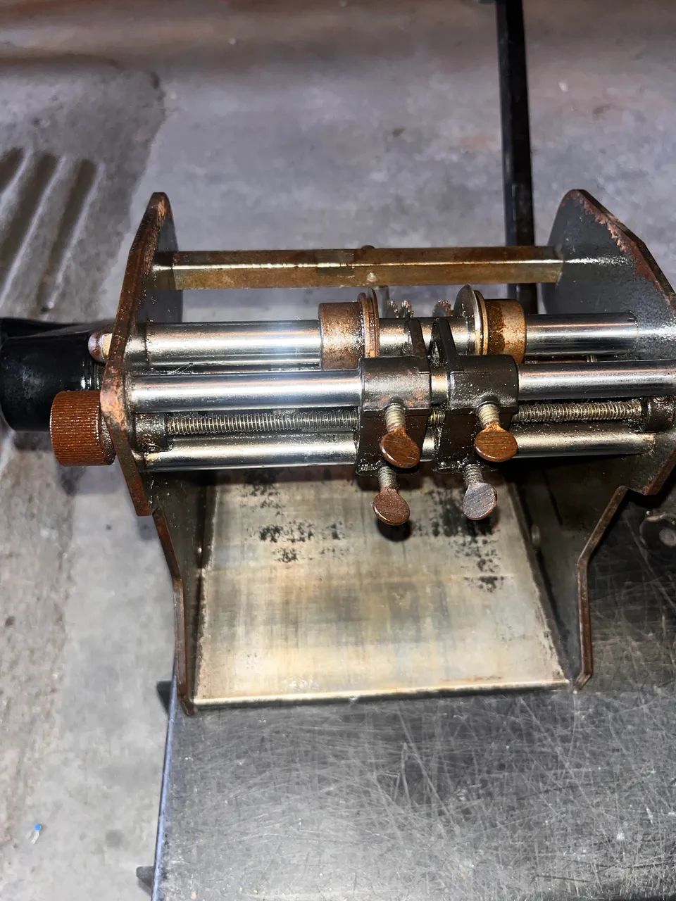 Máquina de pré formatar componentes 