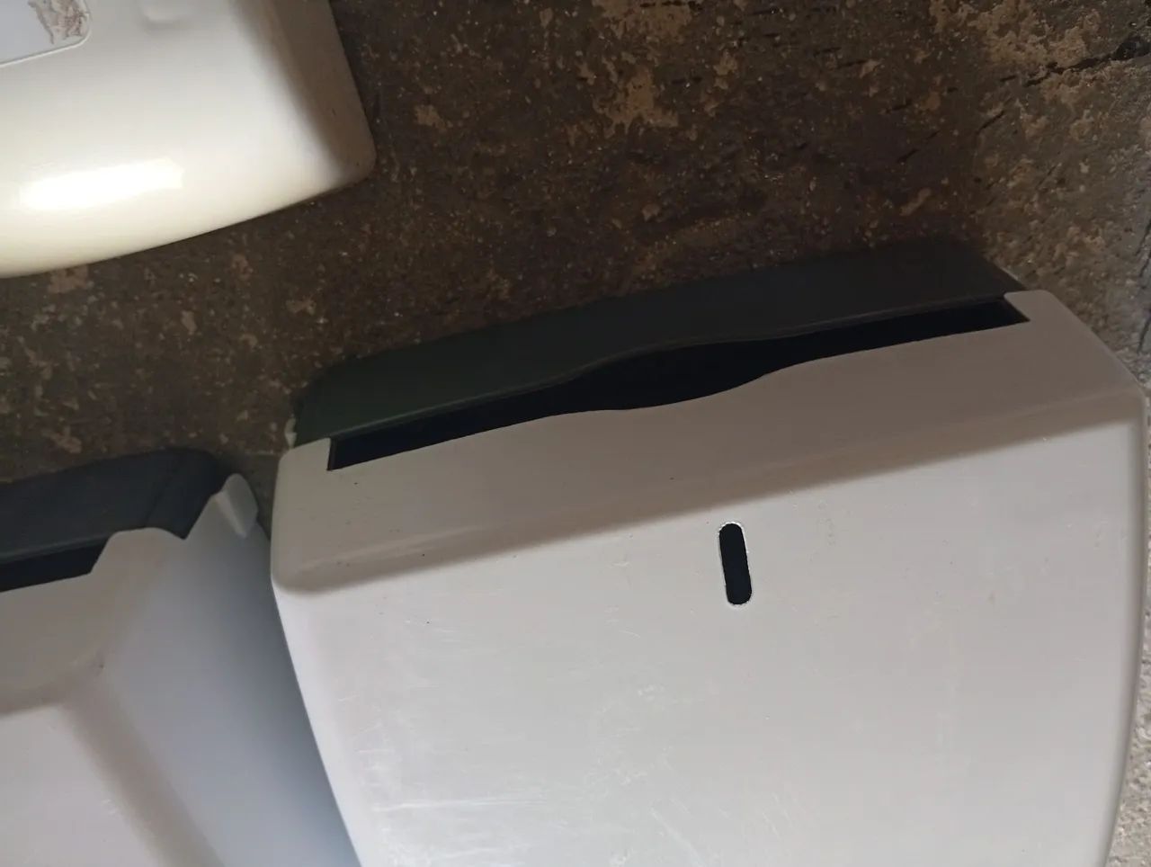 Portas papel toalha e papel higiênico super conservado  - Foto 4
