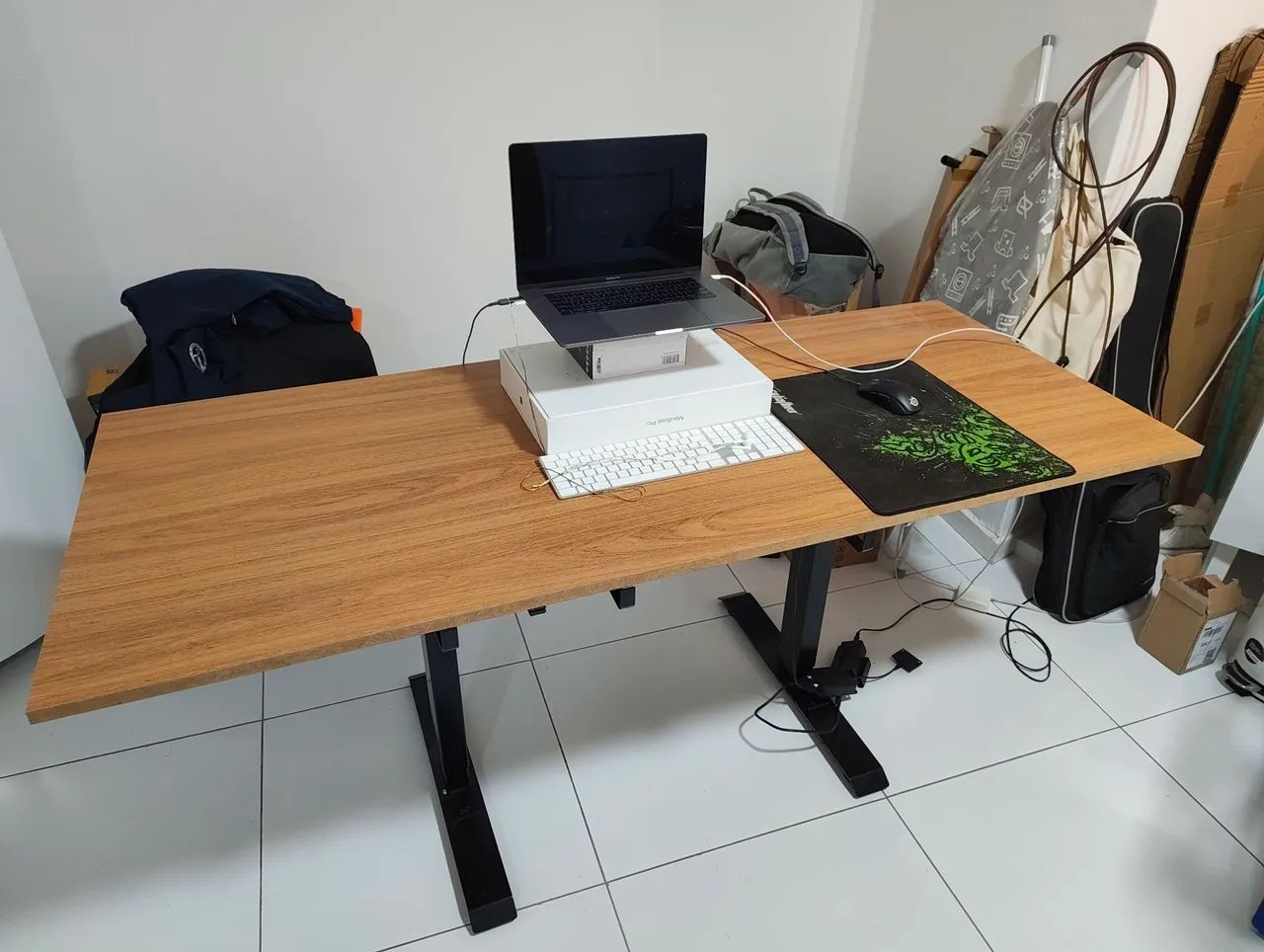 Mesa escritório com regulagem de altura elétrica - Elements / PARA VENDER HOJE!