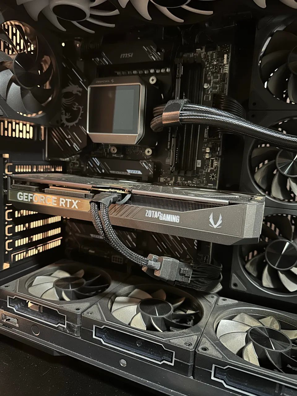 Rtx 5070 zotac gaming  - Foto 2