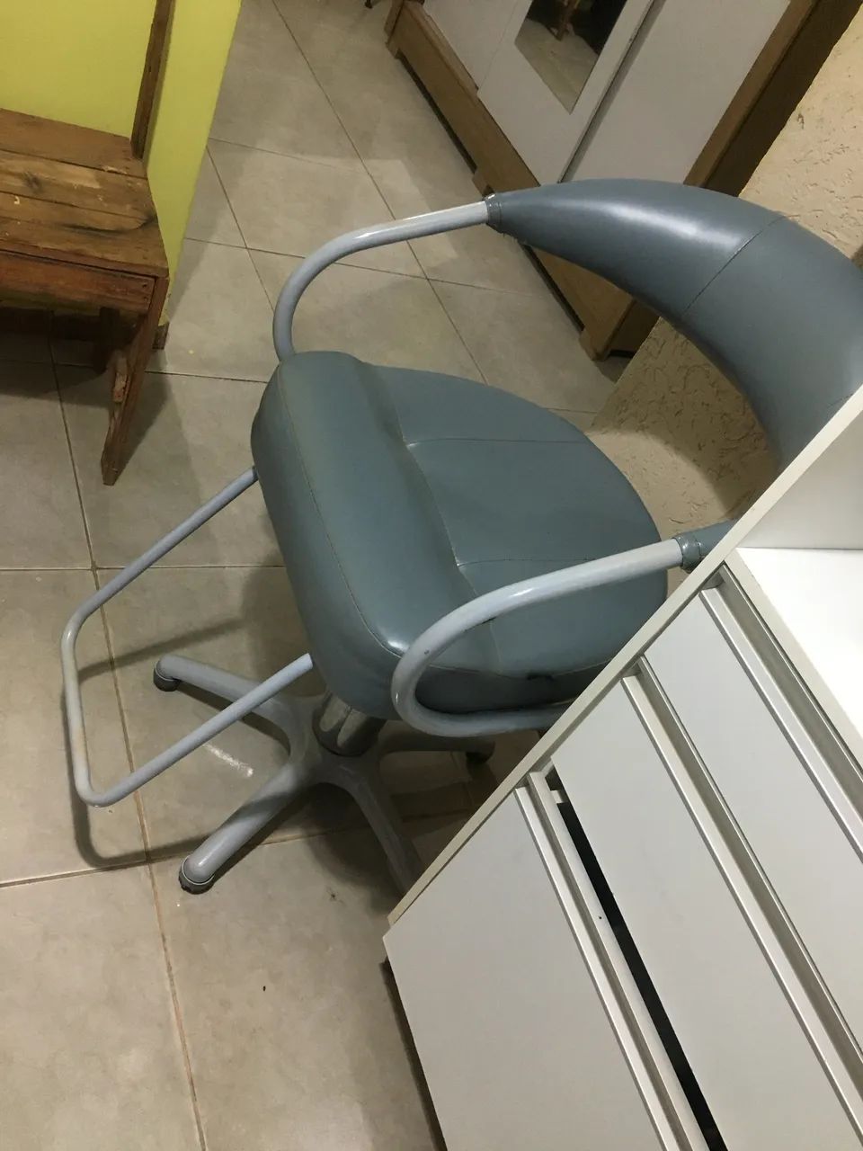 Cadeira para salão cabeleireiro barbeiro - Foto 2