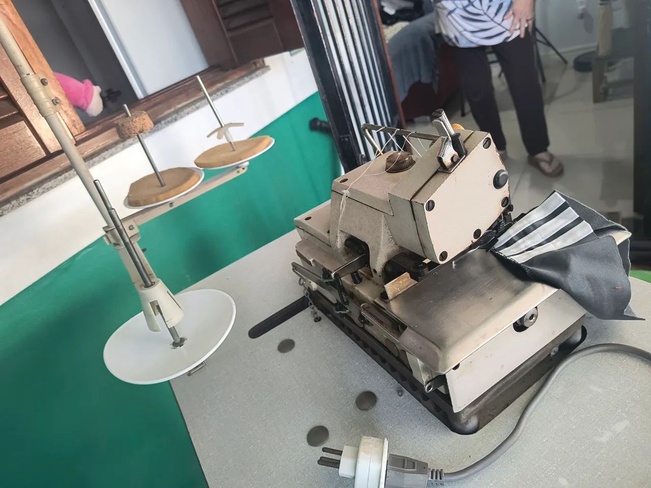 Máquina de costura overclock  - Foto 6