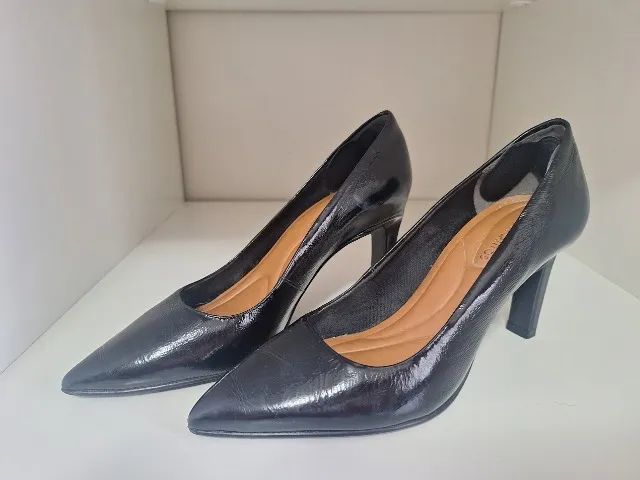 Sapato Scarpin Loucos e Santos Preto Tam 34. Excelente Estado - Foto 3