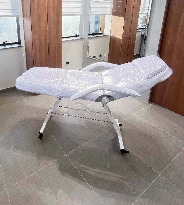 Maca Poltrona com Rodinhas - Branca ESTEK - com gavetas Semi Nova - Foto 4