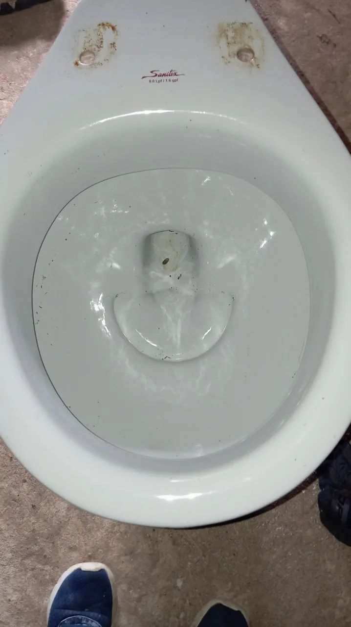 Vendo 2 vasos sanitários, cada 90.00, Deca e Sanitex 1 branco outro cinza claro 