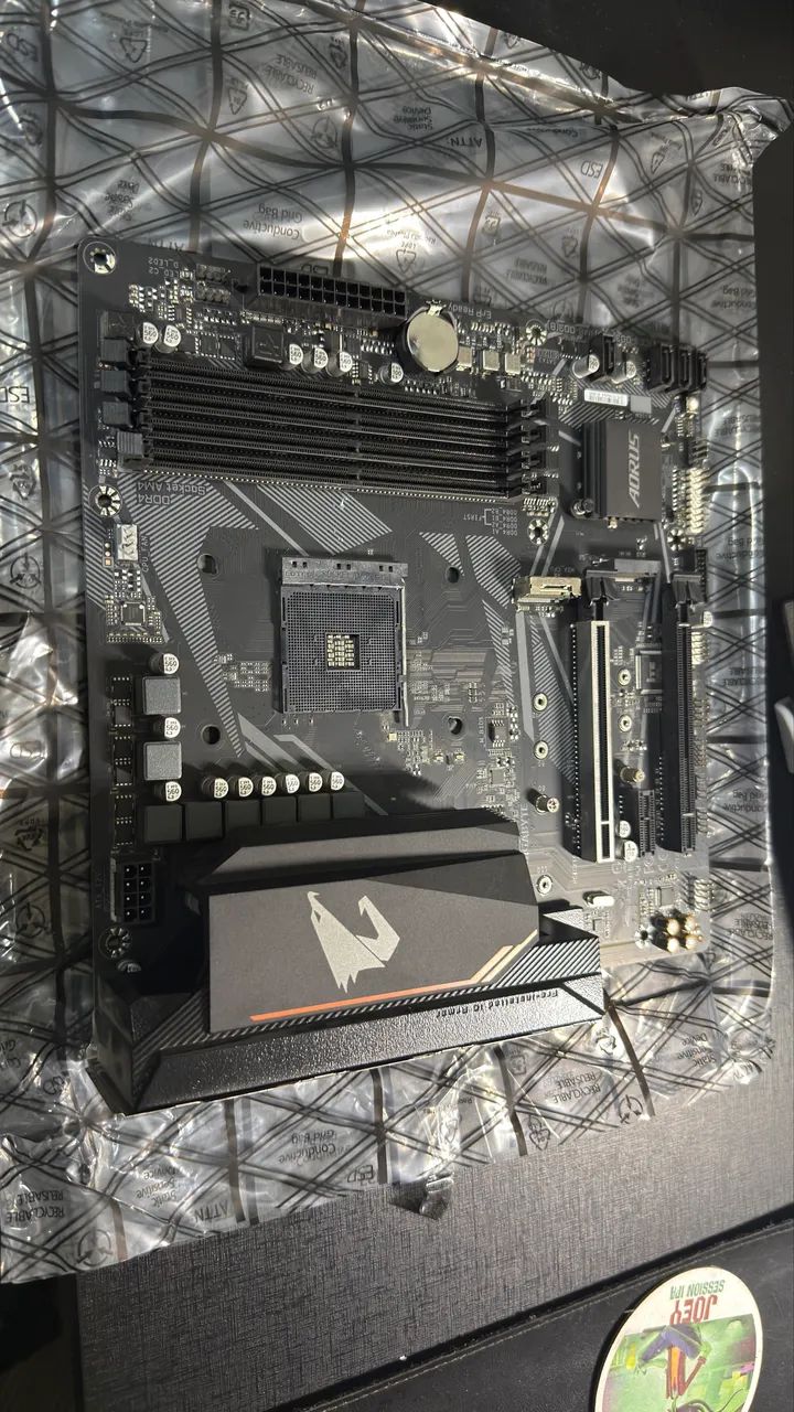Placa-mãe Gigabyte B550M Aorus Elite com Defeito - Foto 2