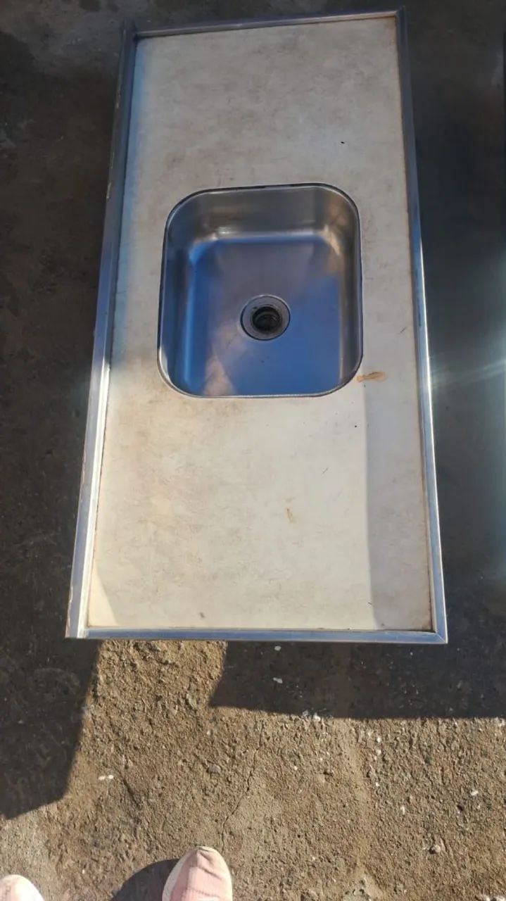 Pia de cozinha(estrutura de concreto em baixo)