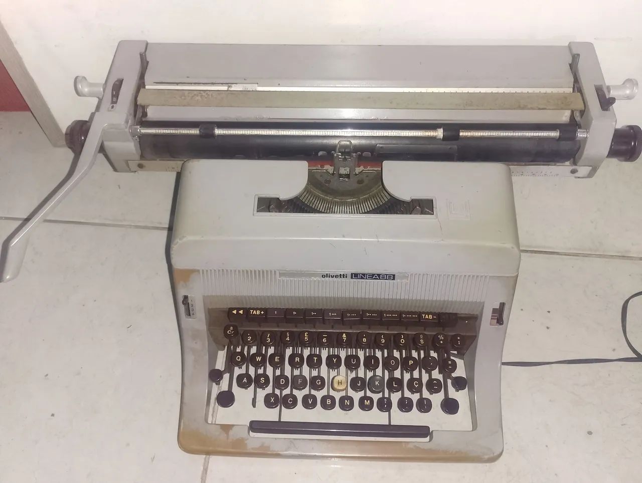 Máquina de Datilografia Olivetti Linea88