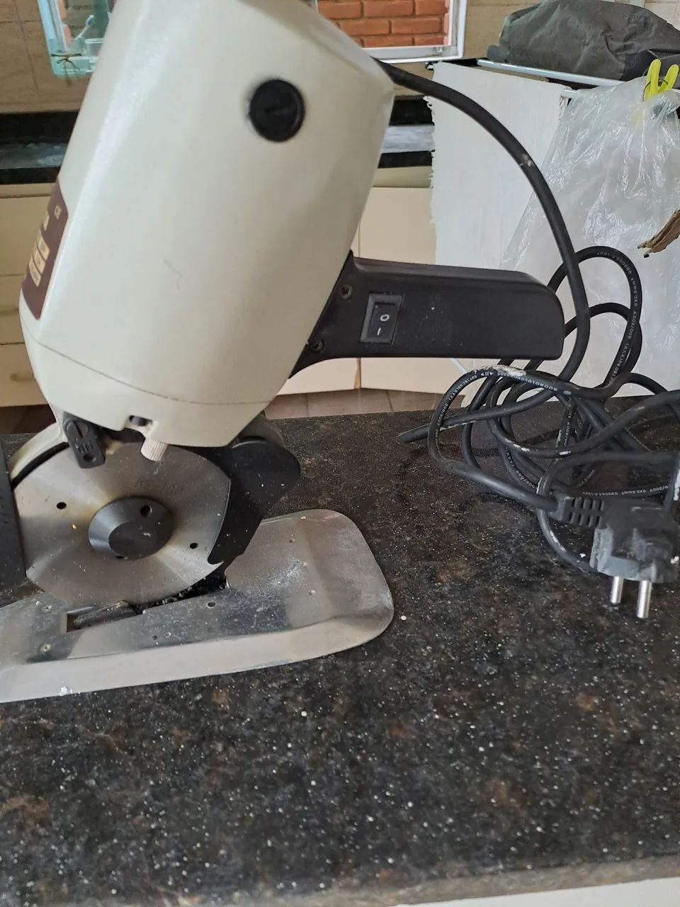 Cortador de tecido 220v profissional - Foto 3