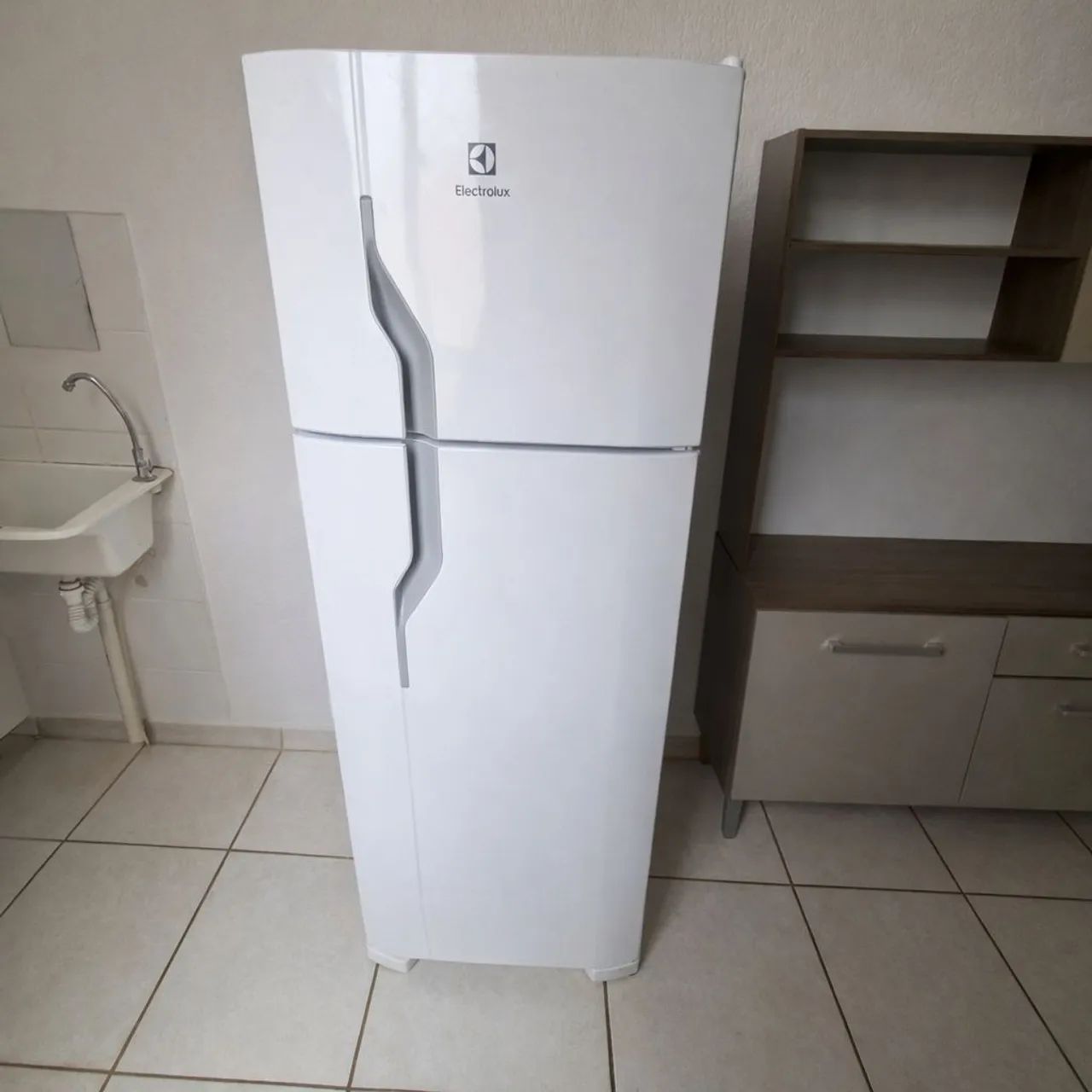 Geladeira Eletrolux 260L