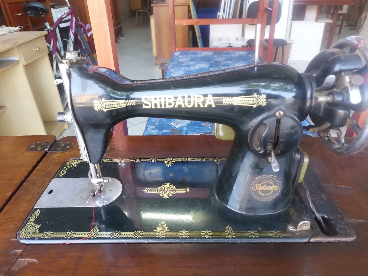 Máquina de costura antiga - Foto 3