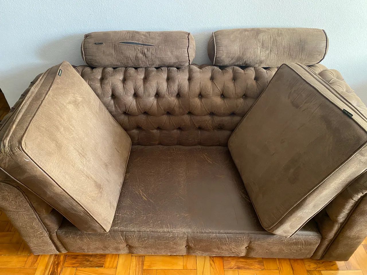 sofá chesterfield 2 lugares wood prime  - Foto 4