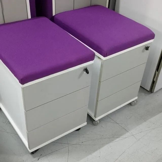 Gaveteiro com Puff Roxo para Escritório