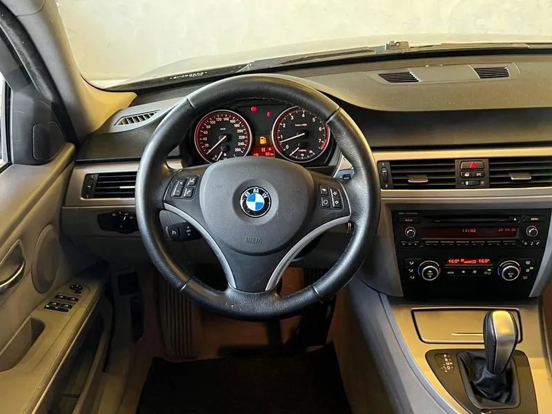 BMW Série 3 325I A, foto 12 de 13