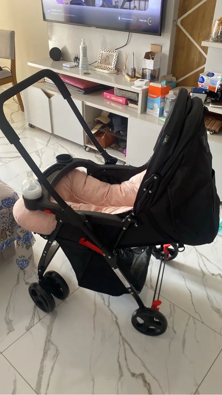 Carrinho de bebê semi novo 
