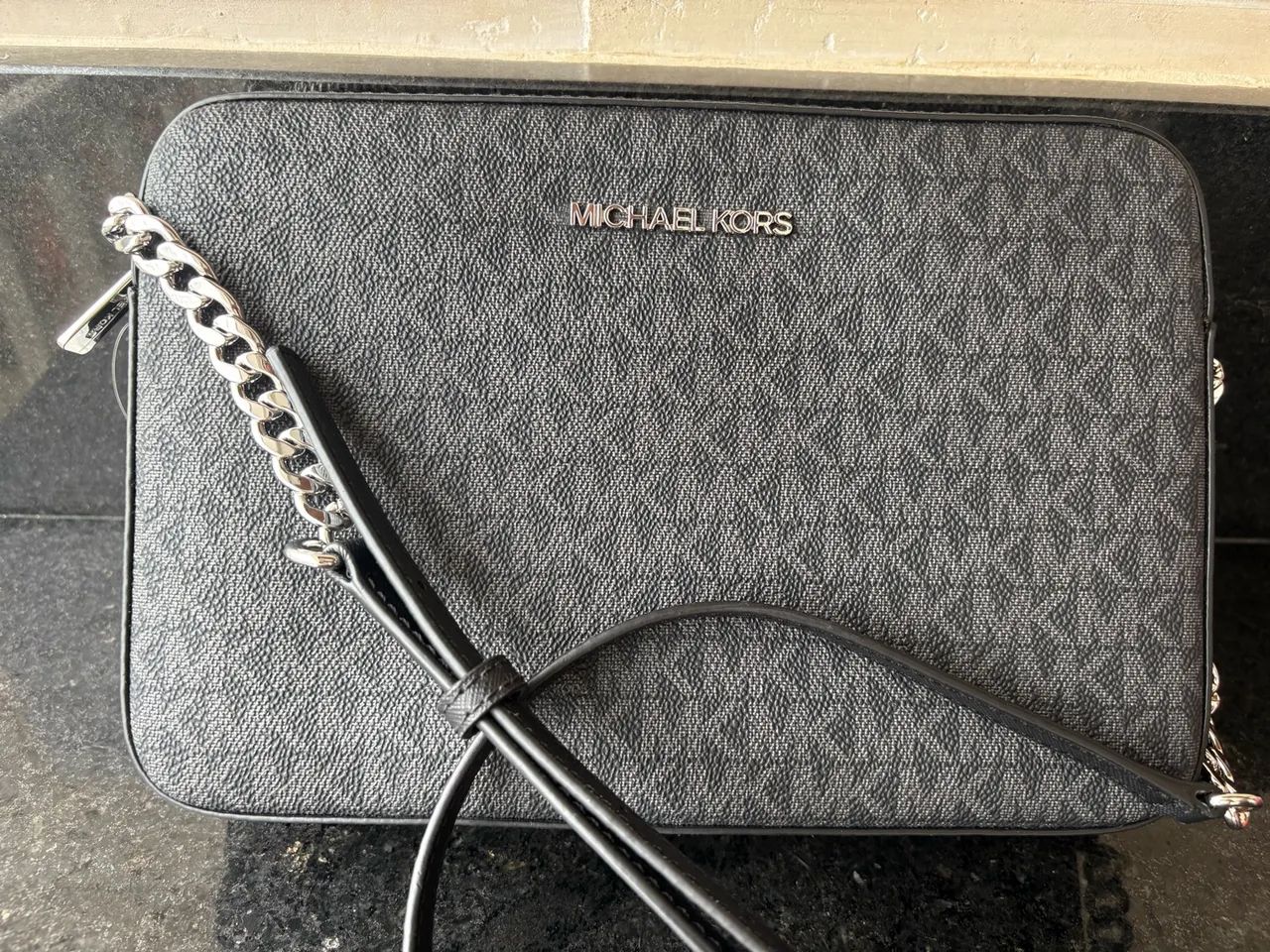 Bolsa Michael Kors - NOVA COM ETIQUETA (Comprada nos EUA)