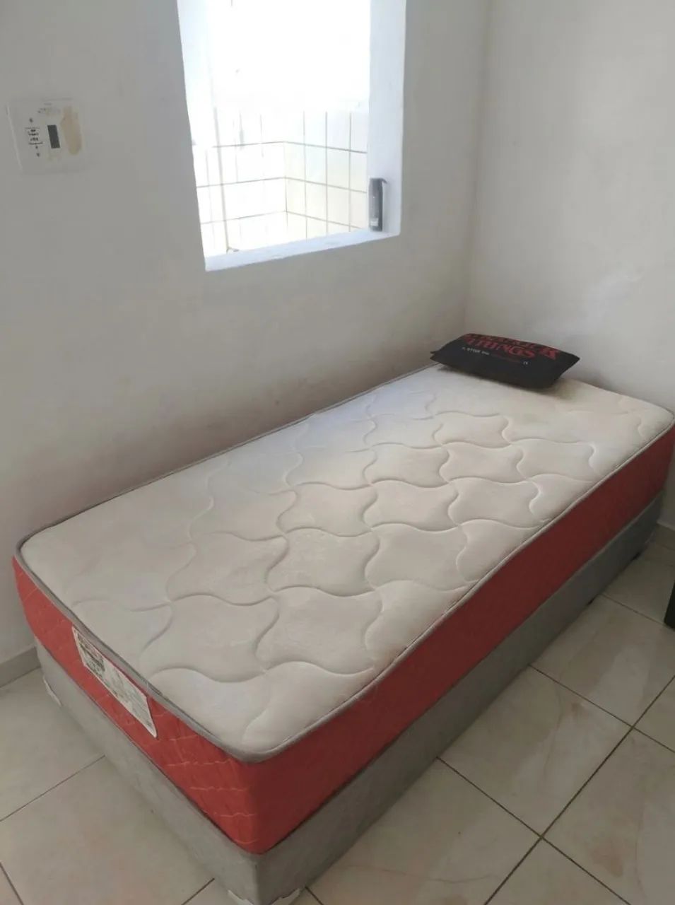 Oportunidade: Cama Solteiro Completa & Travesseiro Stranger Things