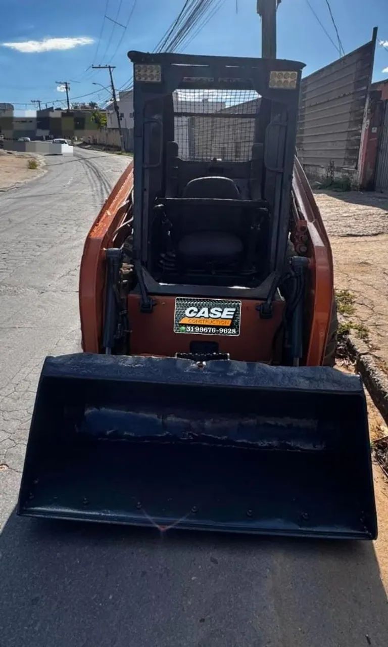 Mini Carregadeira Case SR150 cabine aberta  - Foto 4