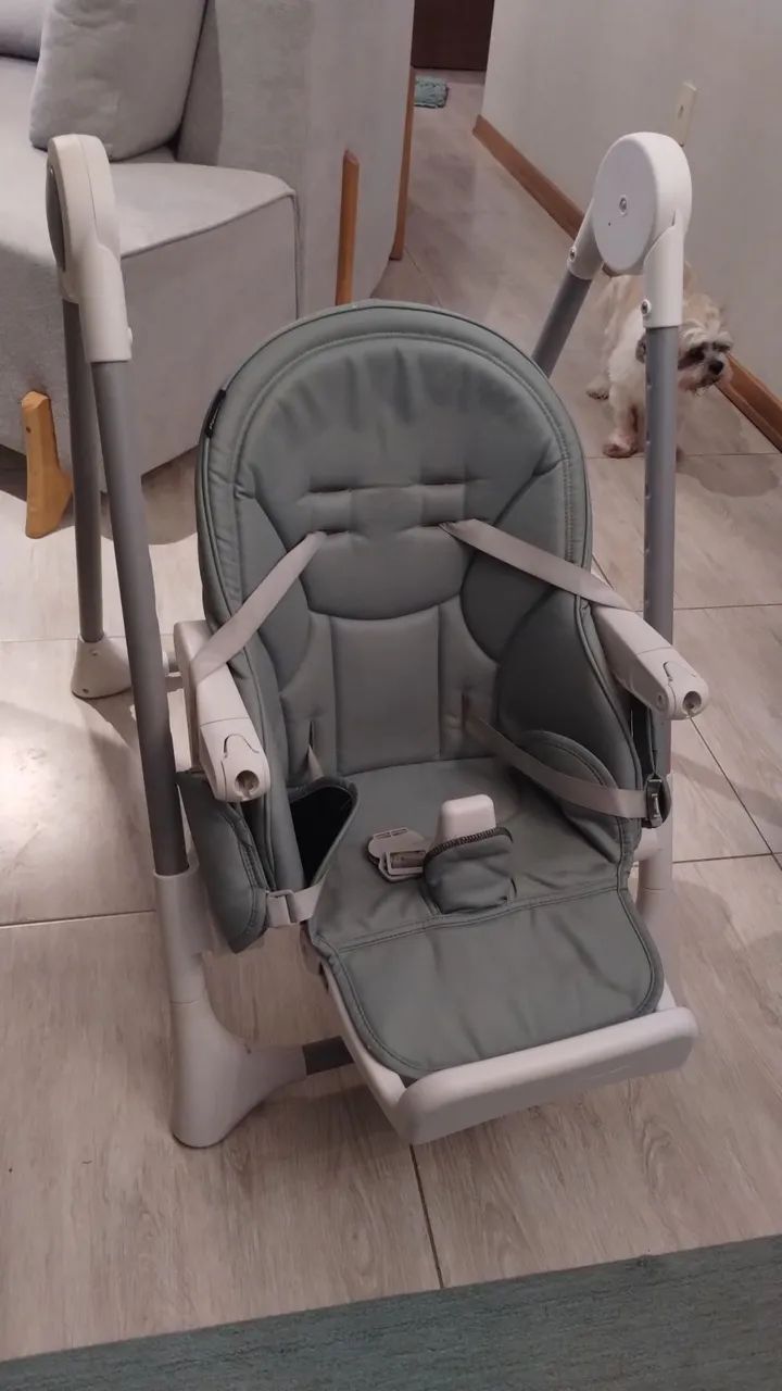 Vendo carrinho de bebê e cadeirinha de alimentação  - Foto 4