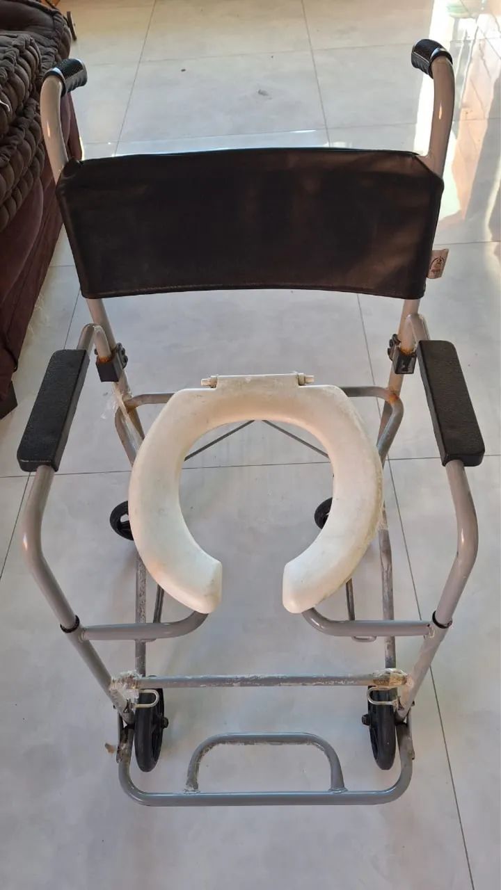 Cadeira de roda para banho - Foto 3
