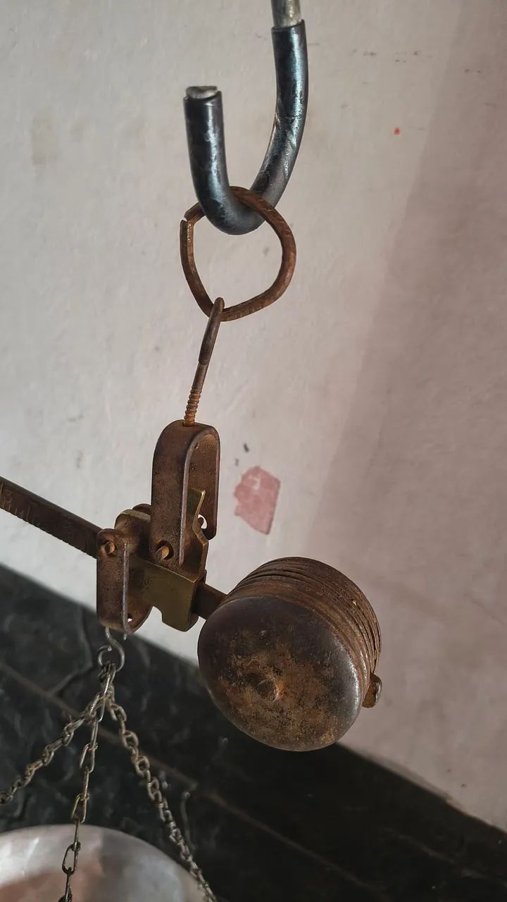 Balança romana antiga de peixeiros e verdureiros.
