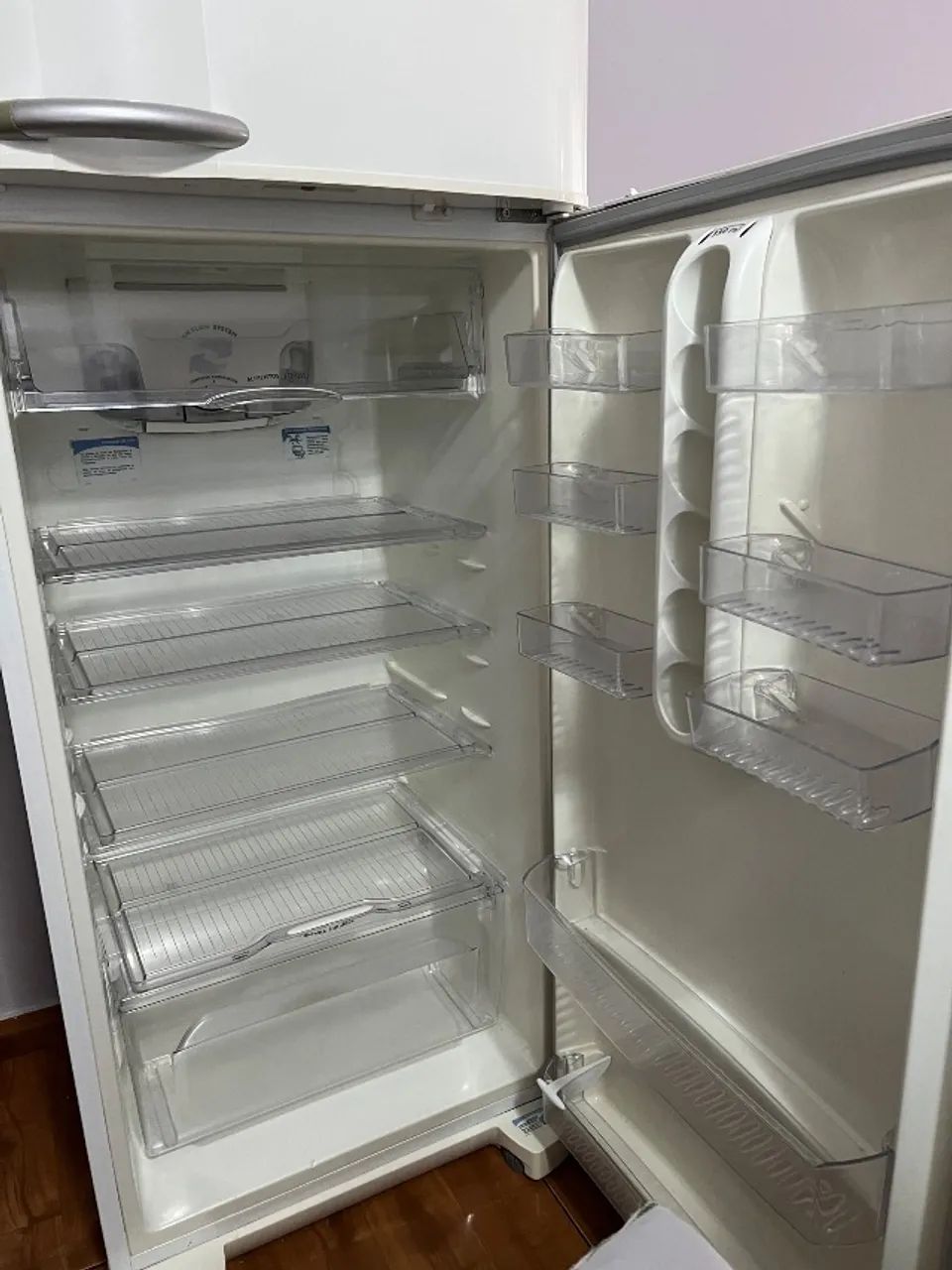 Geladeira com freezer Eletrolux  - Foto 2