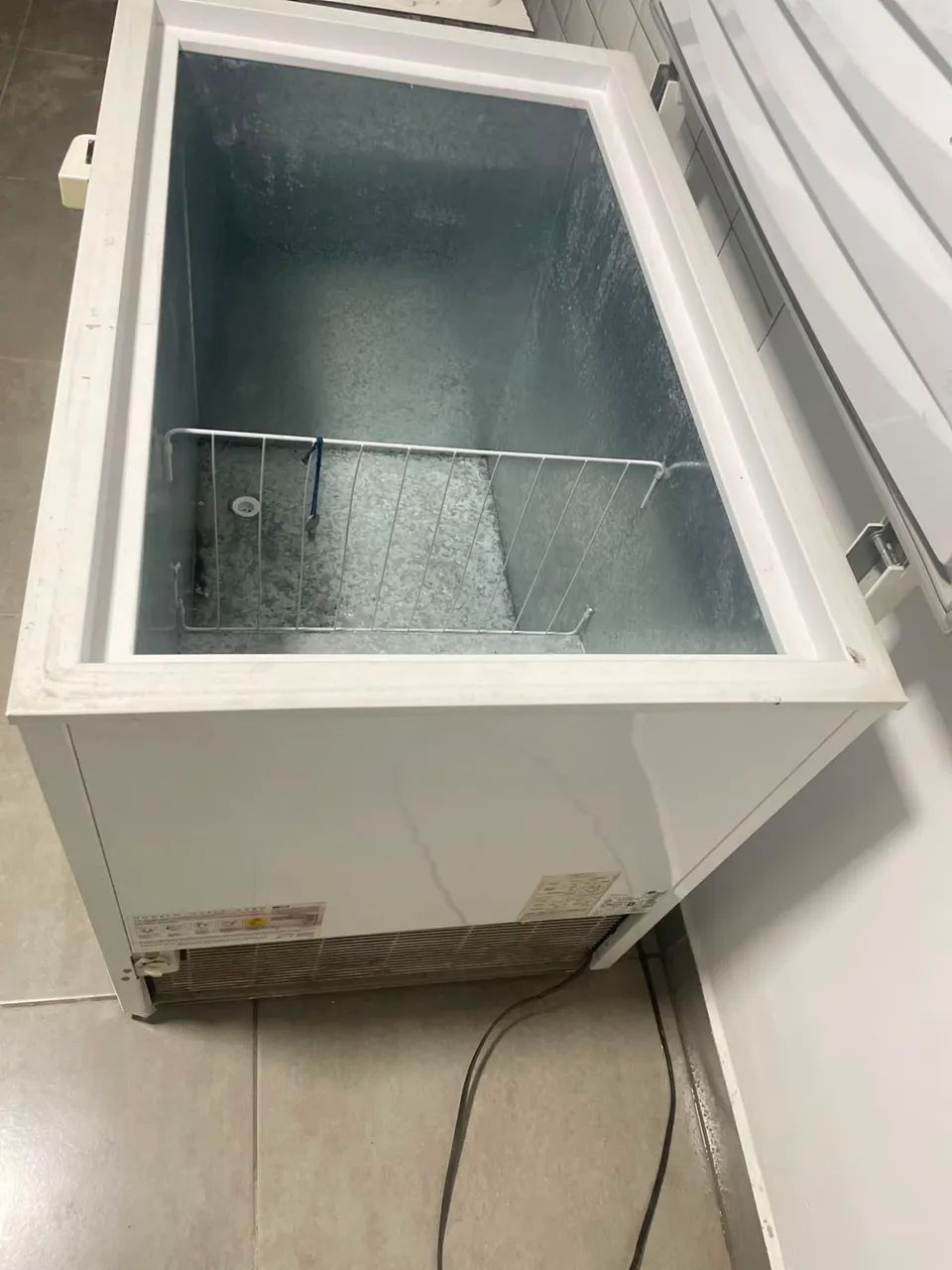 Freezer horizontal 305 litros Electrolux  - Foto 5