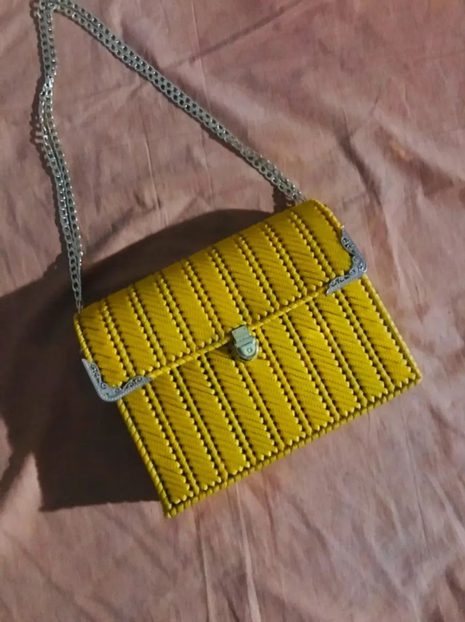 ? Bolsa Artesanal em Tela - Cor Amarela