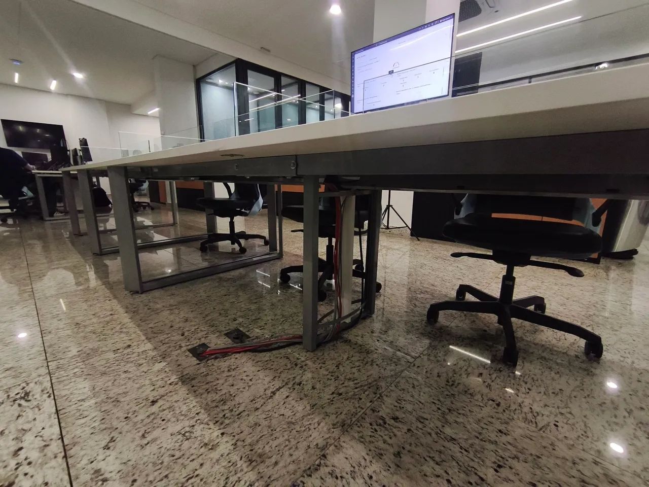 Mesa de escritório - plataforma com 8 posições - Foto 4