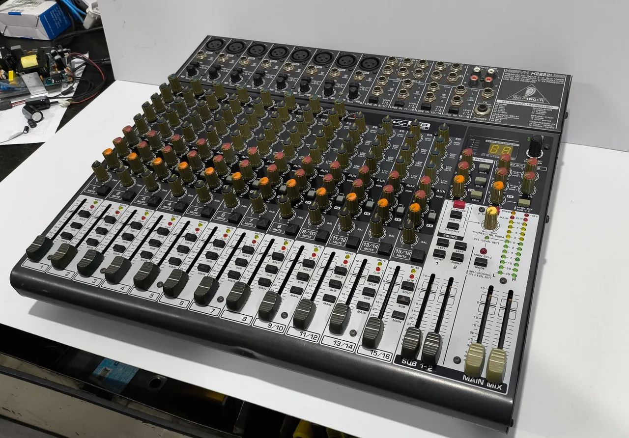 Mesa Behringer Xenys 2222 USB