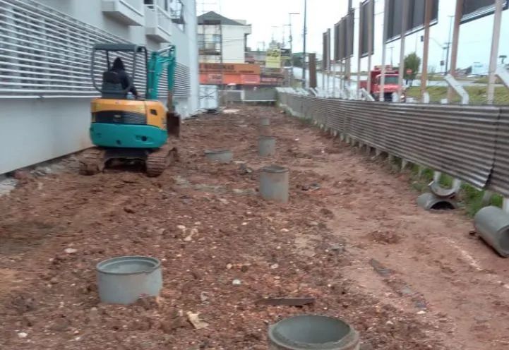 Serviço com Bobcat (miniescavadeira e minicarregadeira) - Foto 3