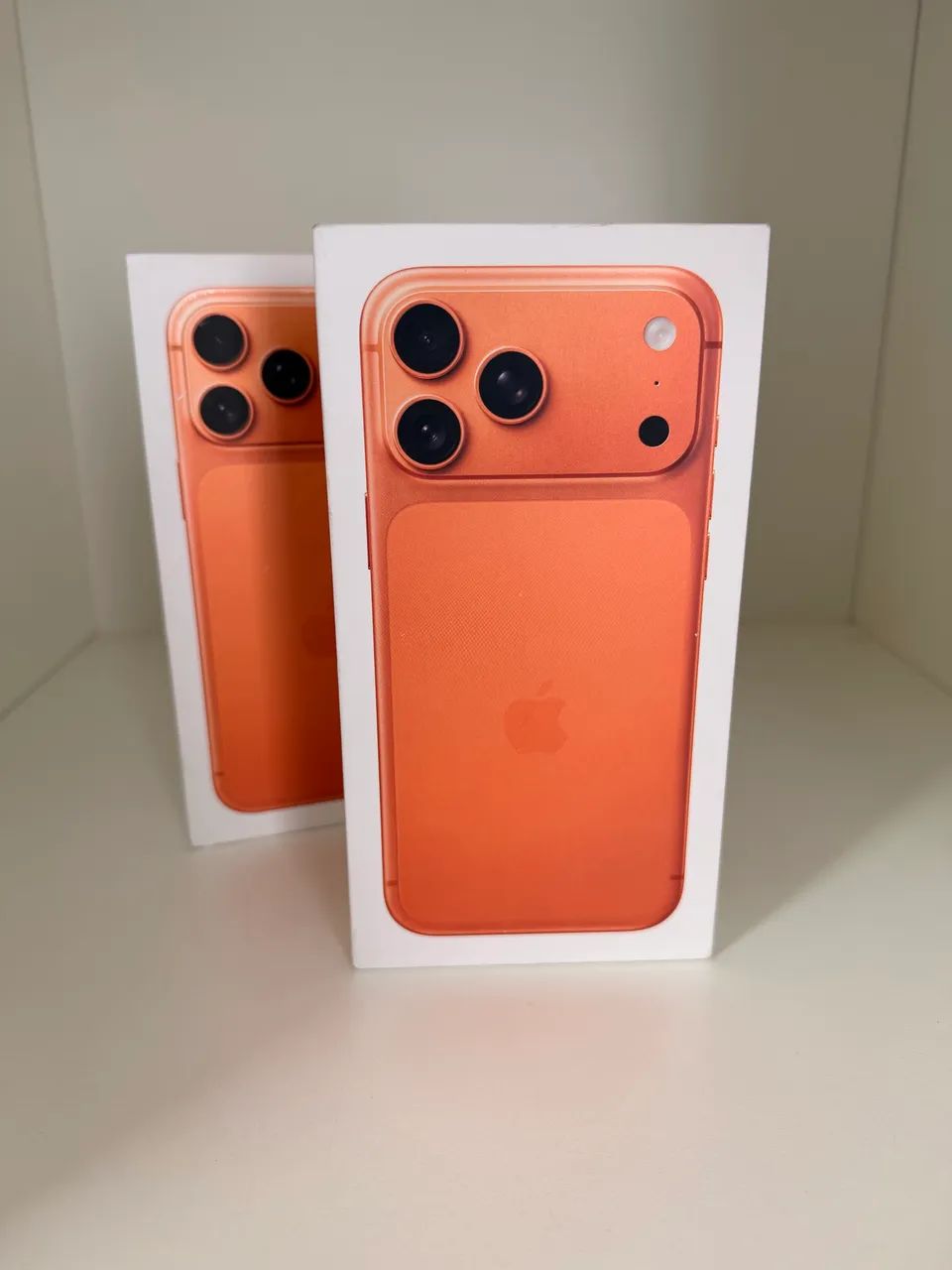 iPhone 17 Pro Max NOVO LACRADO Laranja