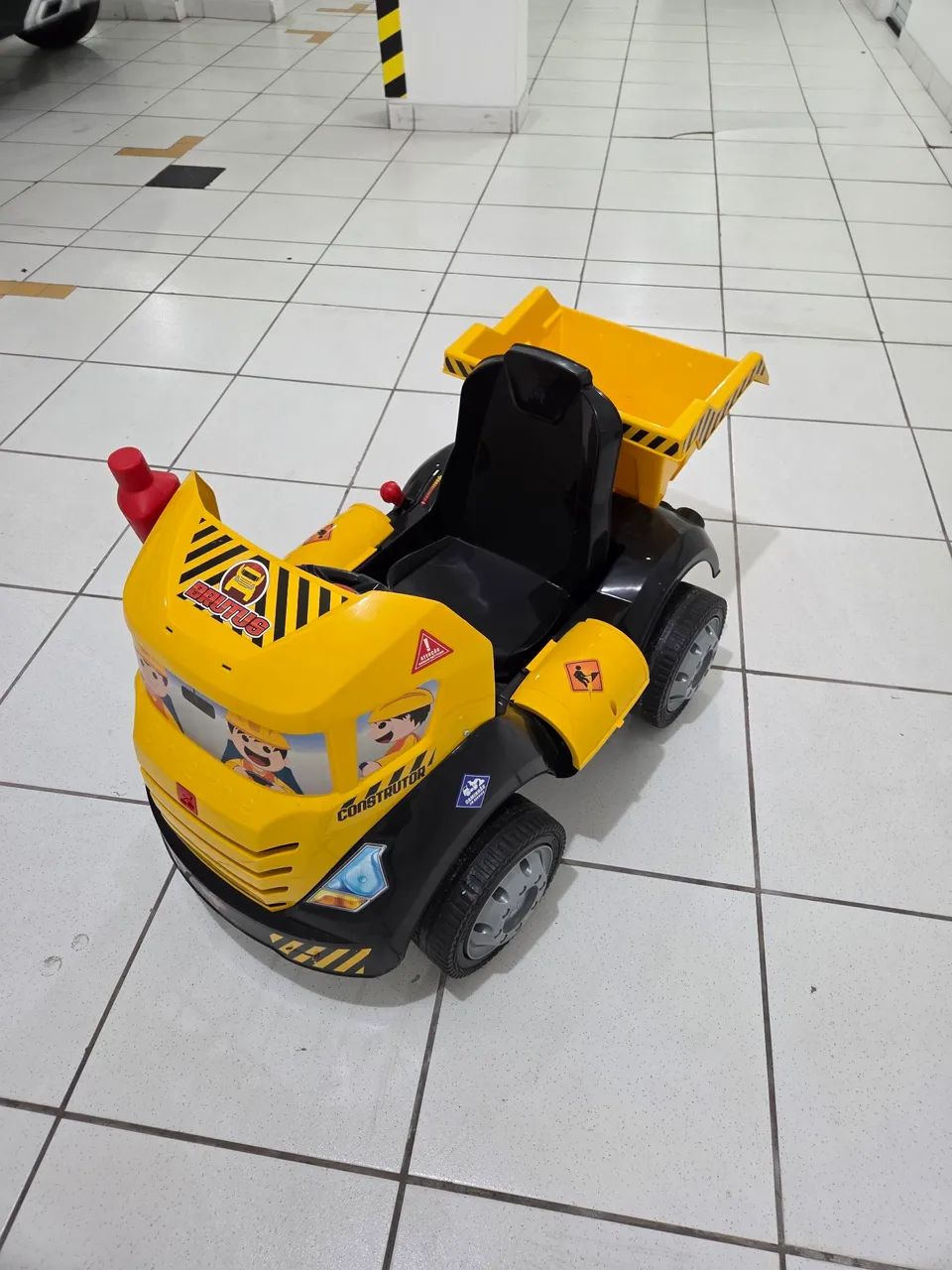 Caminhão Brutus Construtor  Bandeirante.