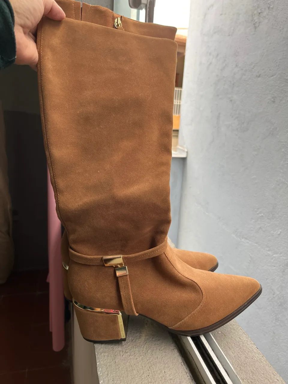 Bota Vizzano aveludada semi nova  - Foto 5