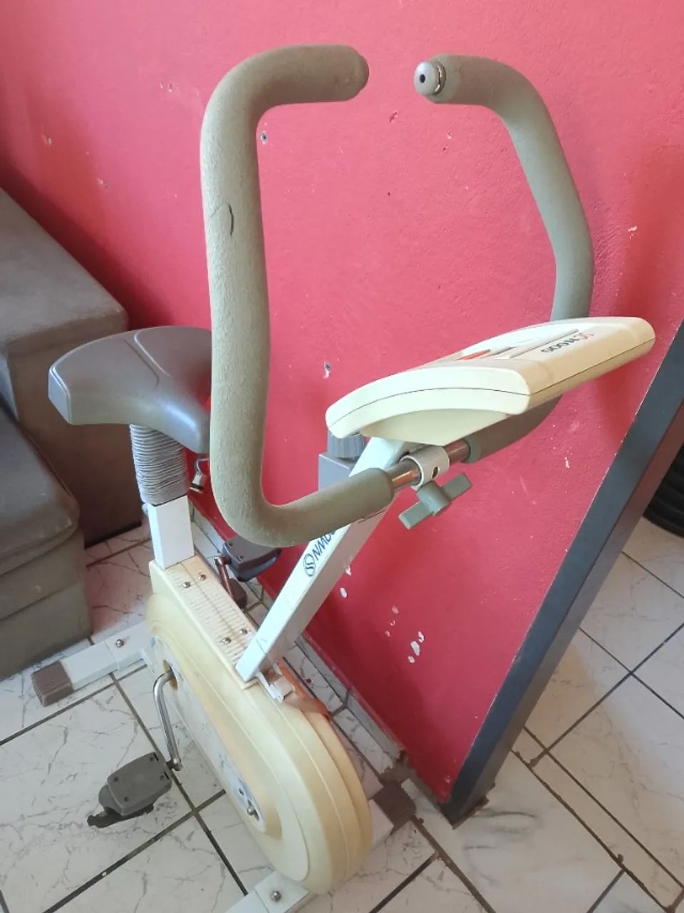 Desapego de uma bicicleta ergométrica semi nova  - Foto 2