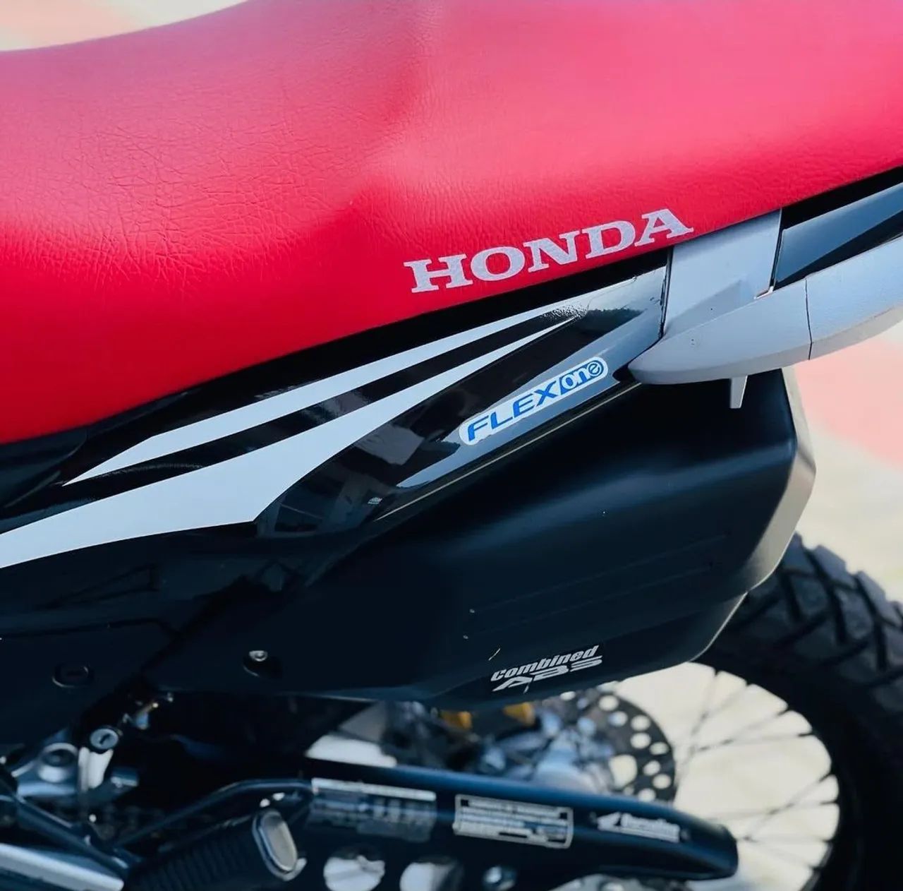 ? HONDA XRE - ROBUSTEZ, ESTILO E ESPÍRITO AVENTUREIRO! - Foto 4
