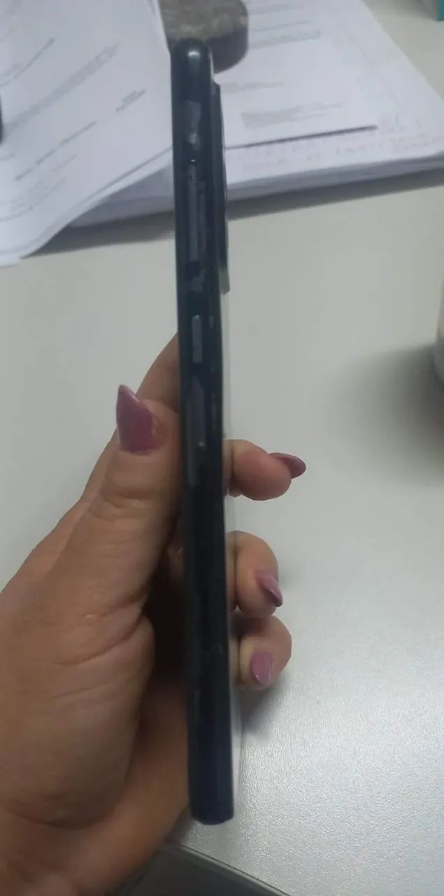 Celular Samsung Galaxy A24 com a tela quebrada e que não liga - Para retirada de peças - Foto 2