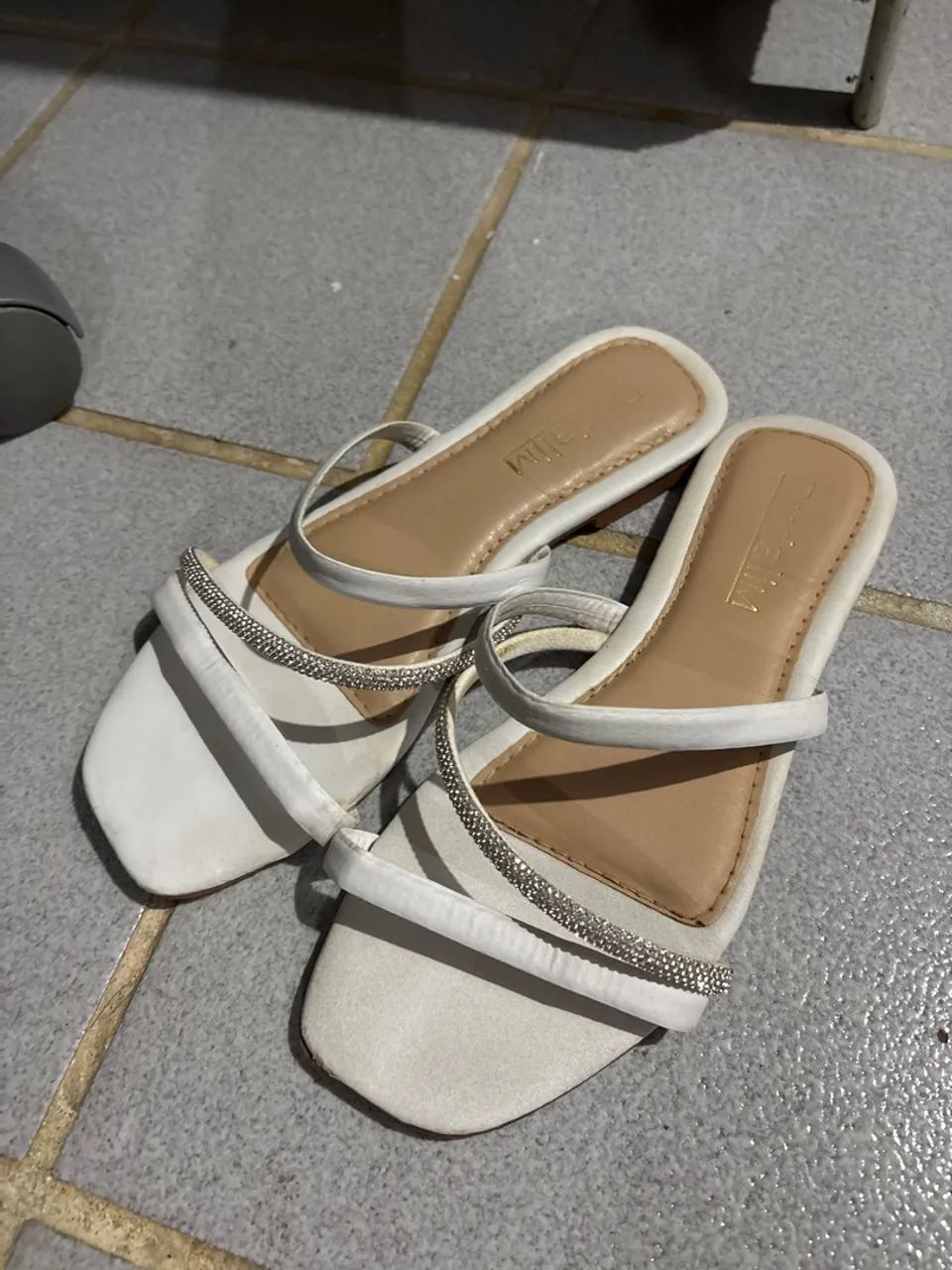 Sandalia branca 36