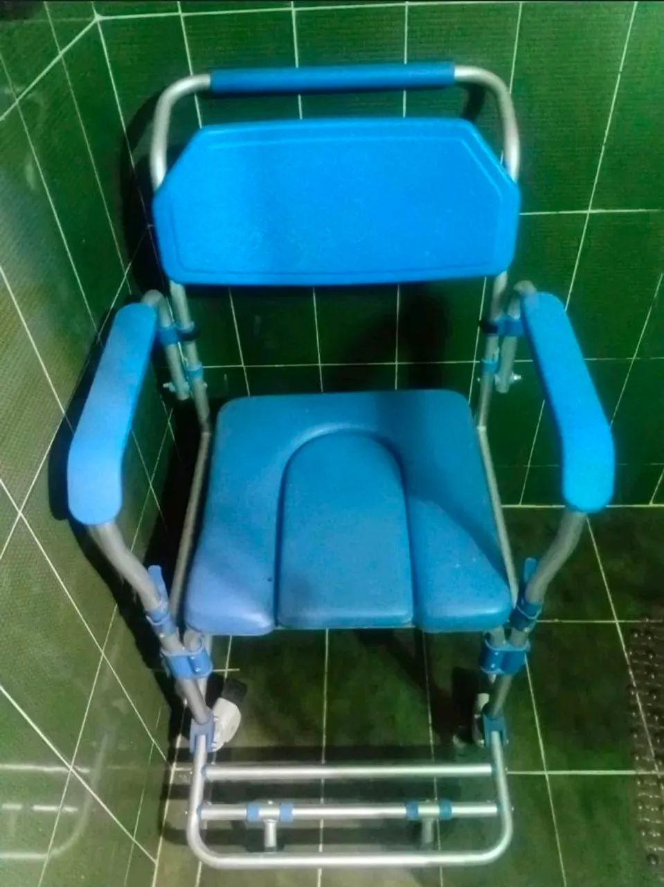 Vendo Cadeira Higiênica c almofada