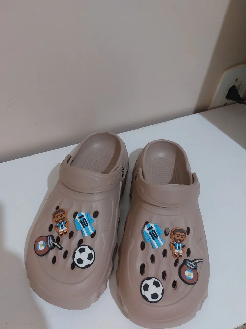 Vendo essas duas crosc novas, preta n 42 e  a bege n 38. - Foto 3