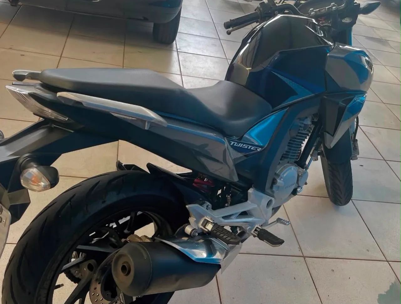 CB 250f Twister - Foto 4